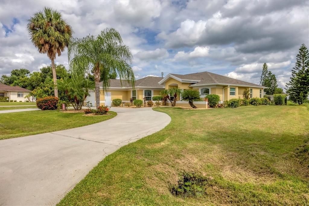 Active With Contract: $399,900 (4 beds, 3 baths, 2305 Square Feet)