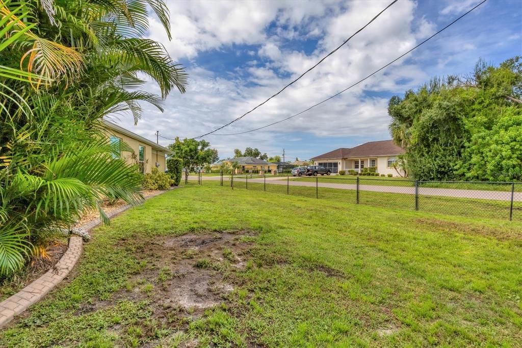 Active With Contract: $399,900 (4 beds, 3 baths, 2305 Square Feet)