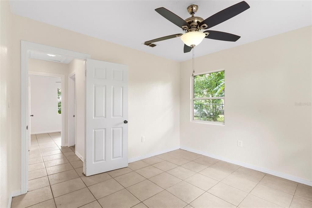 For Sale: $219,700 (2 beds, 1 baths, 825 Square Feet)