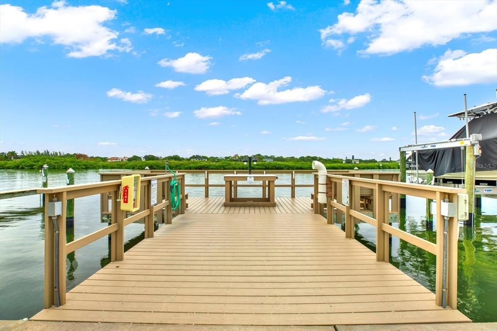 Perfect opportunity for boating, fishing, morning walks, and more!