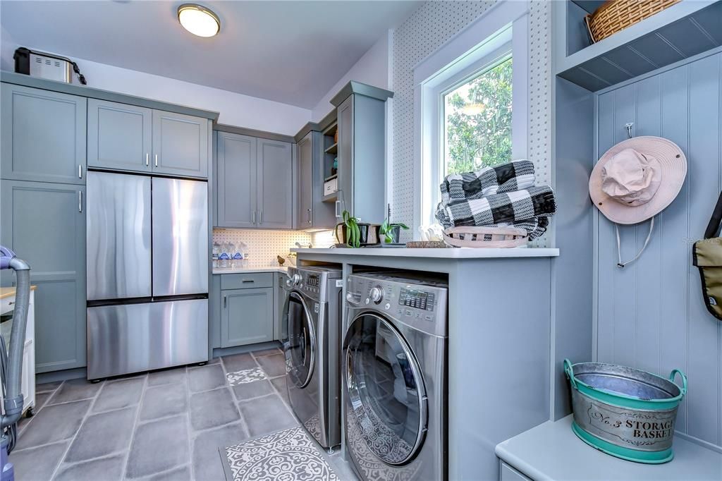 Laundry/mudroom w/lake view