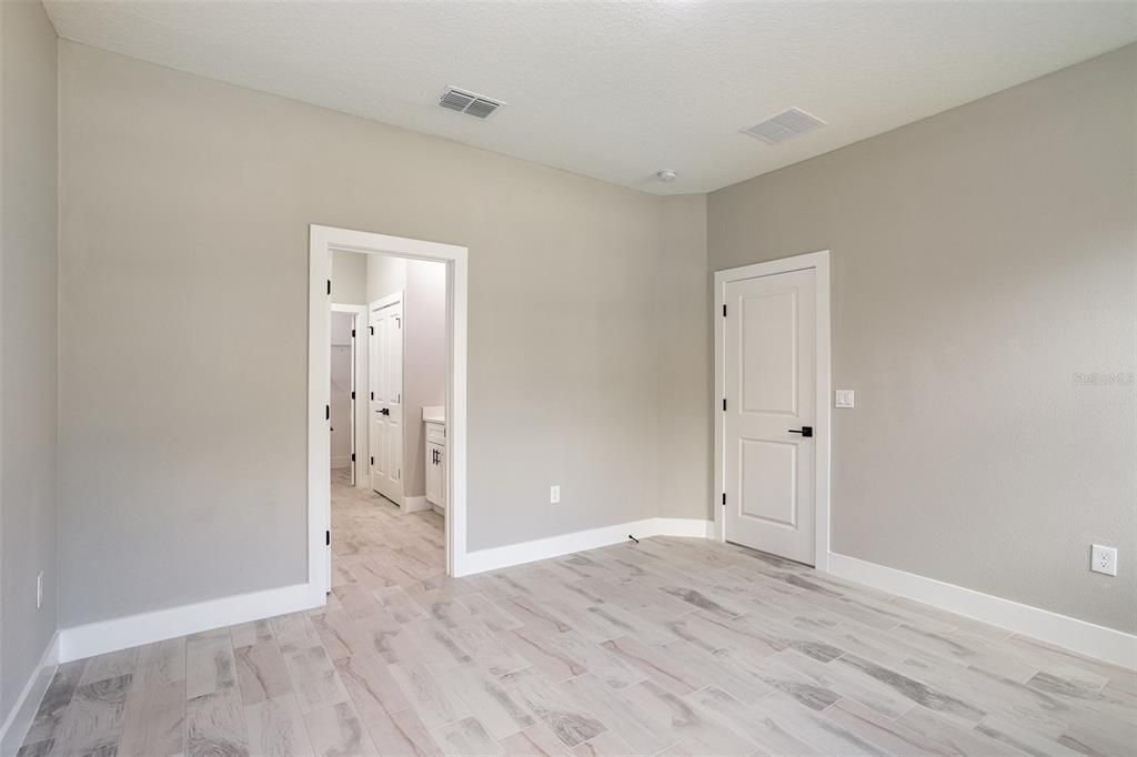 Active With Contract: $360,000 (3 beds, 2 baths, 1543 Square Feet)