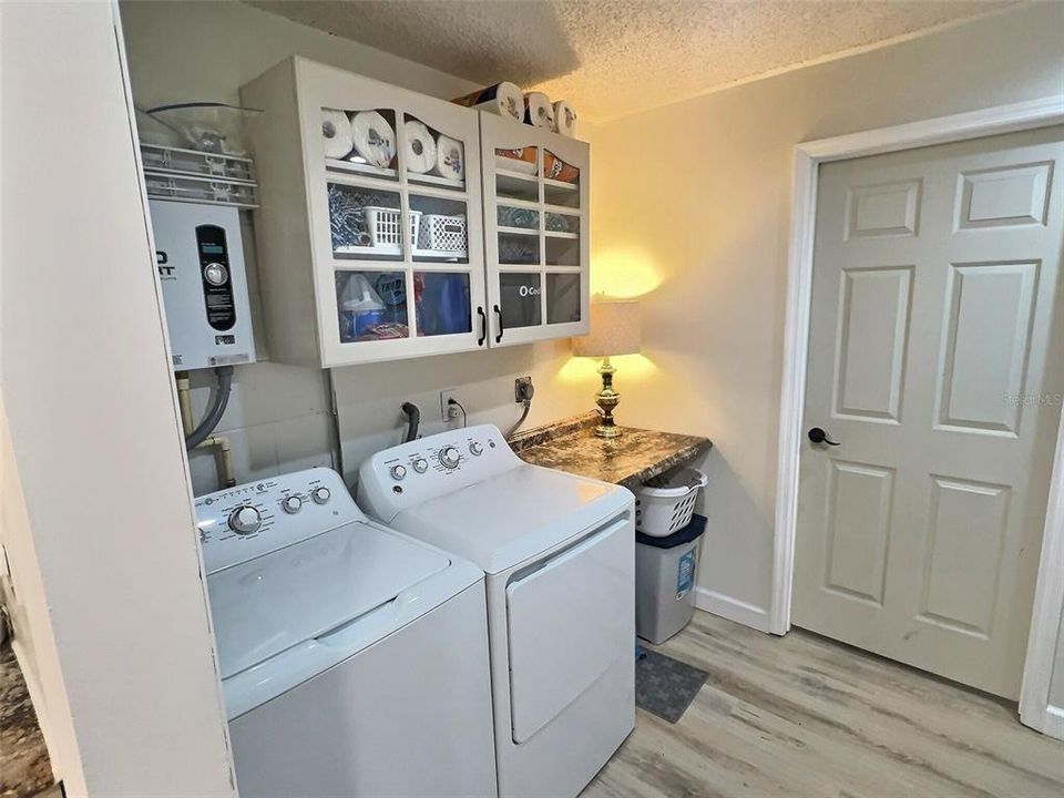 Active With Contract: $249,900 (3 beds, 2 baths, 1288 Square Feet)