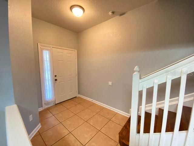 For Rent: $2,095 (3 beds, 2 baths, 1687 Square Feet)