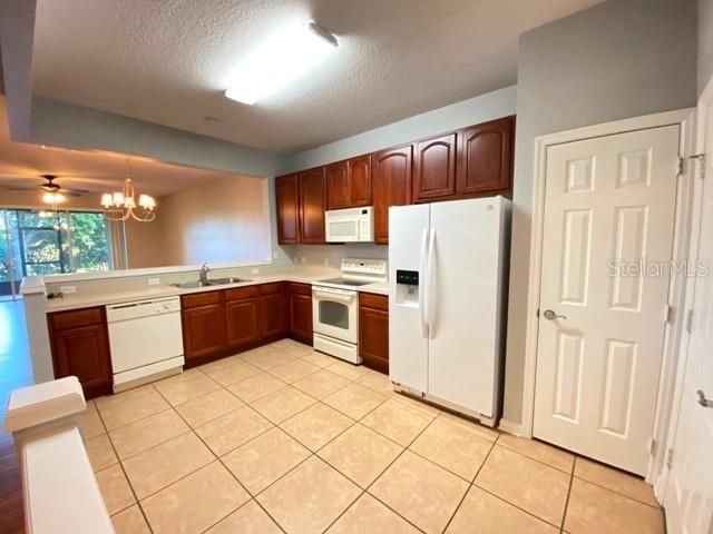 For Rent: $2,095 (3 beds, 2 baths, 1687 Square Feet)