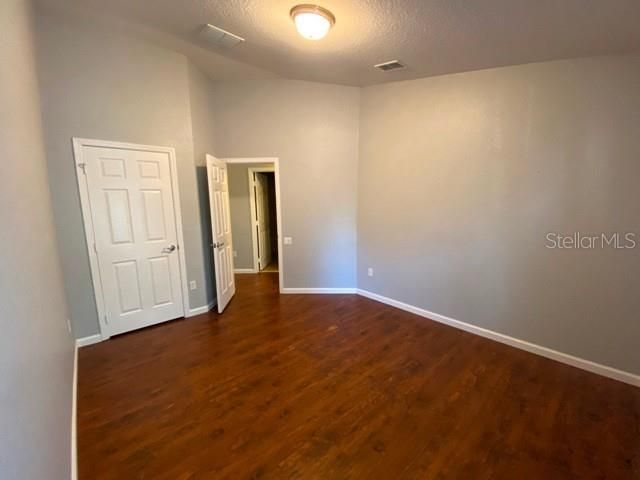 For Rent: $2,095 (3 beds, 2 baths, 1687 Square Feet)