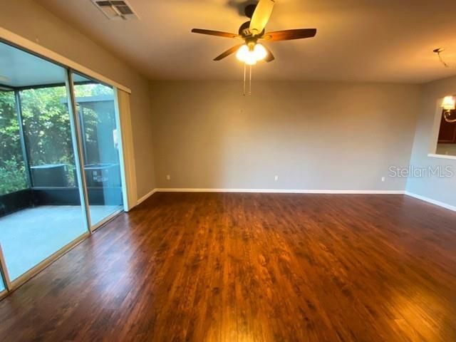 For Rent: $2,095 (3 beds, 2 baths, 1687 Square Feet)