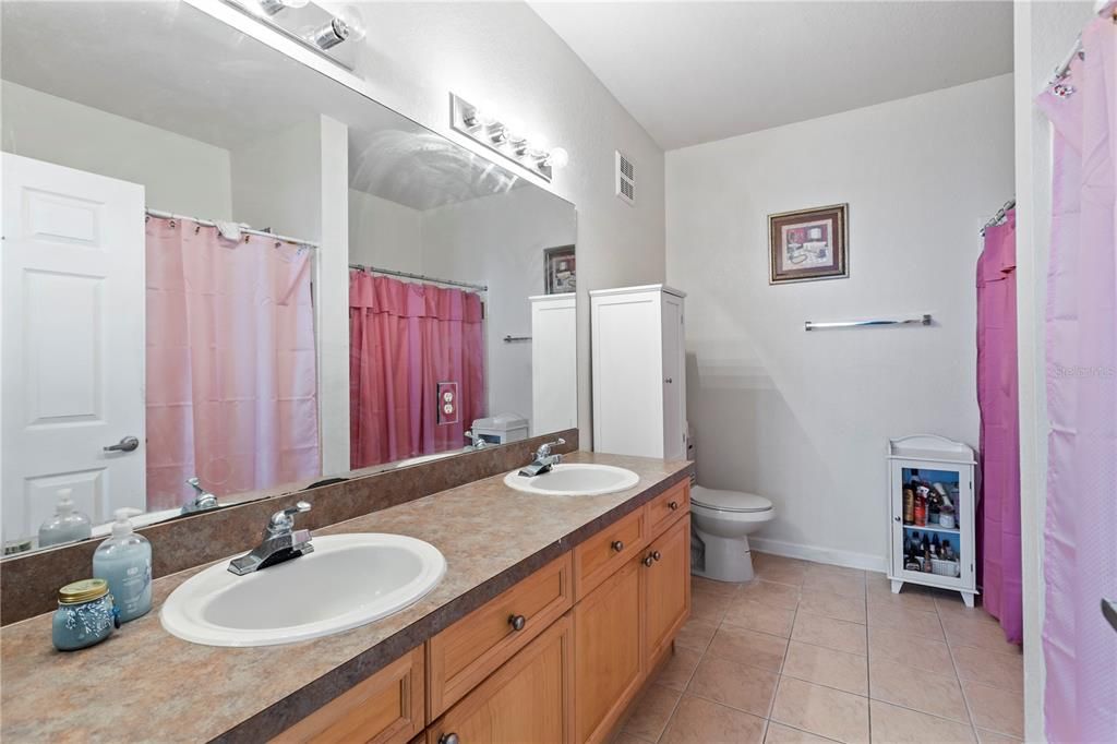 For Sale: $224,500 (2 beds, 2 baths, 1261 Square Feet)