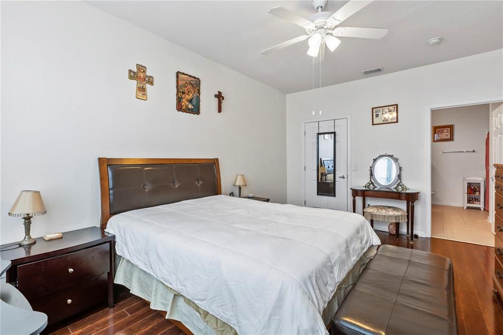 For Sale: $224,500 (2 beds, 2 baths, 1261 Square Feet)