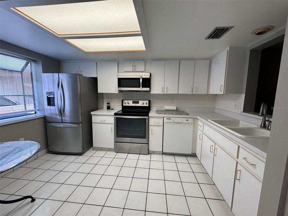 For Rent: $1,950 (2 beds, 2 baths, 1150 Square Feet)