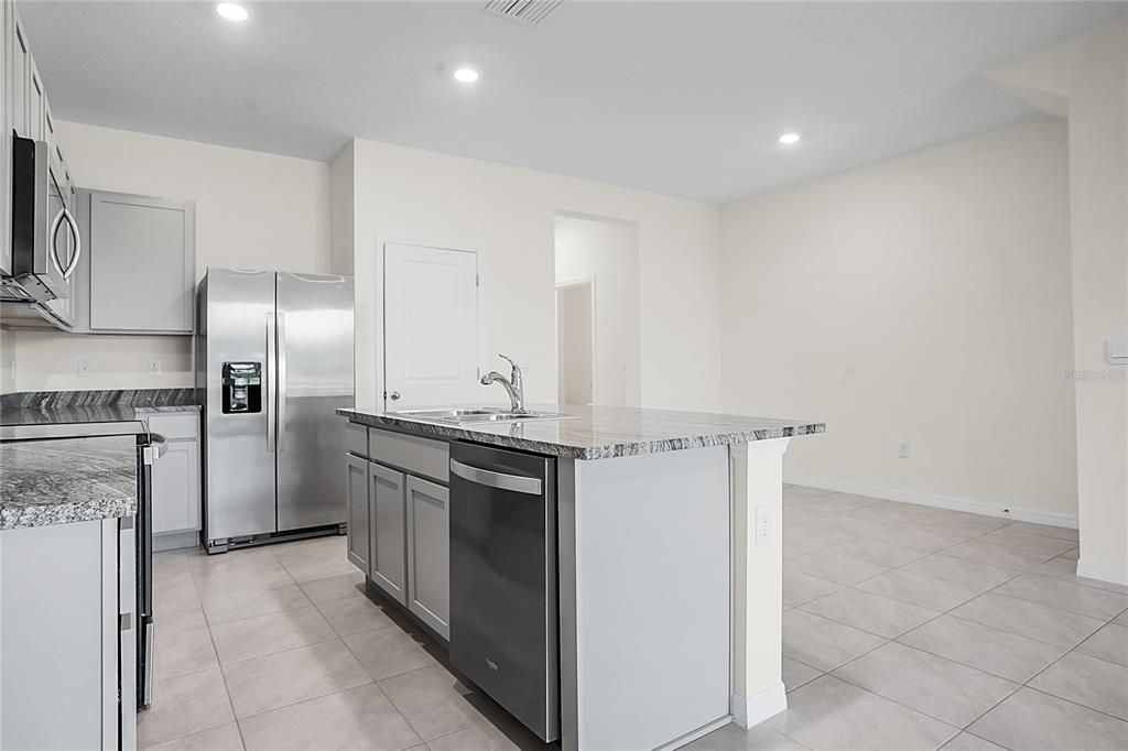 Active With Contract: $2,350 (3 beds, 2 baths, 1662 Square Feet)