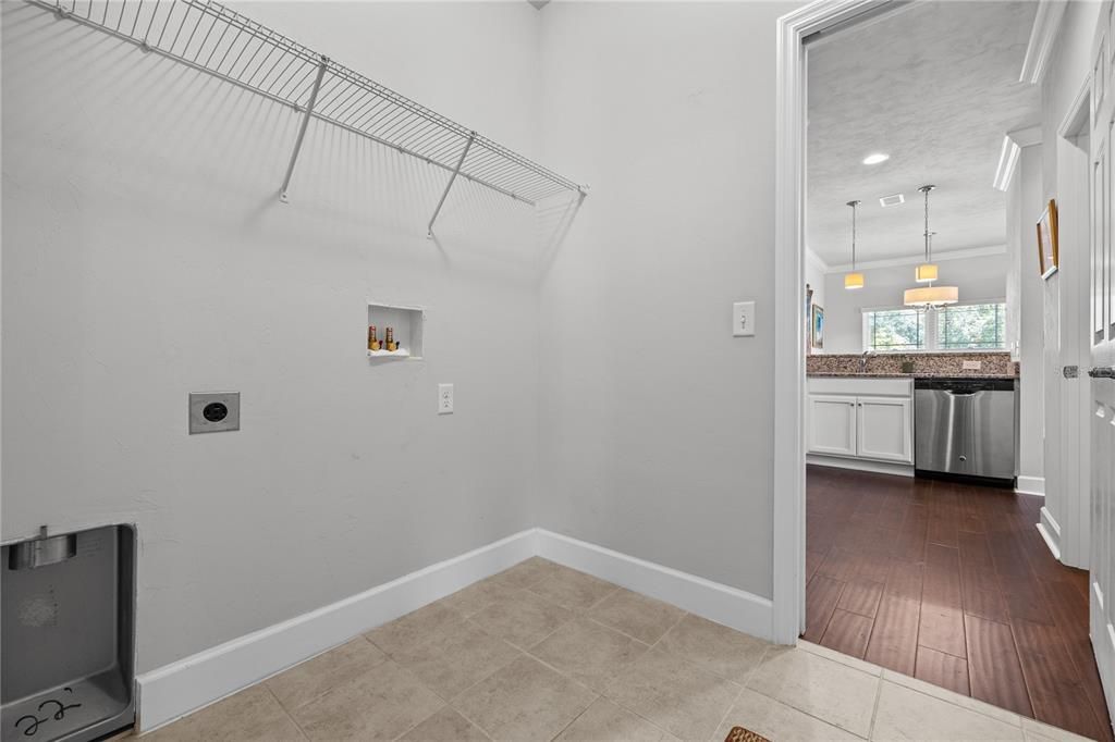 Active With Contract: $299,000 (3 beds, 2 baths, 1389 Square Feet)