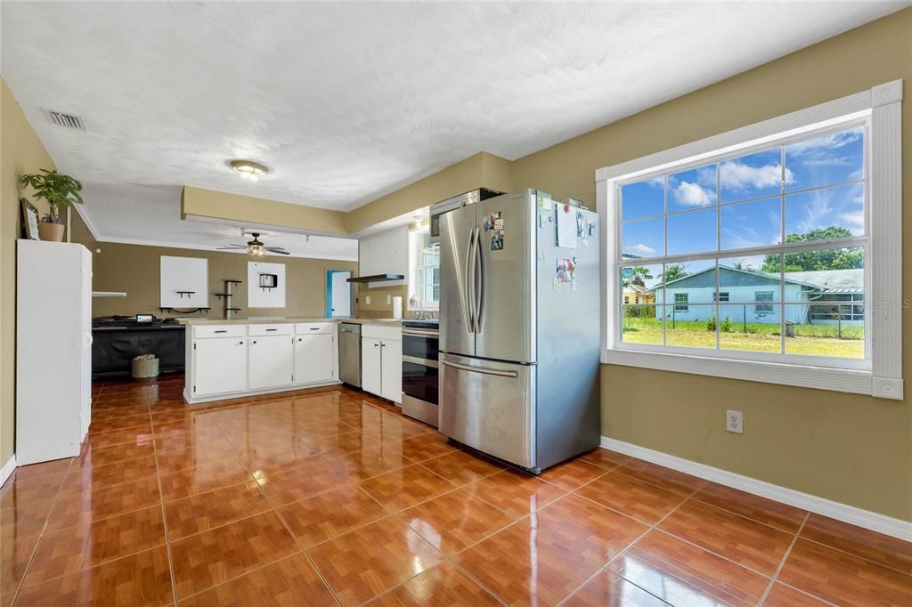 Active With Contract: $350,000 (4 beds, 2 baths, 1960 Square Feet)