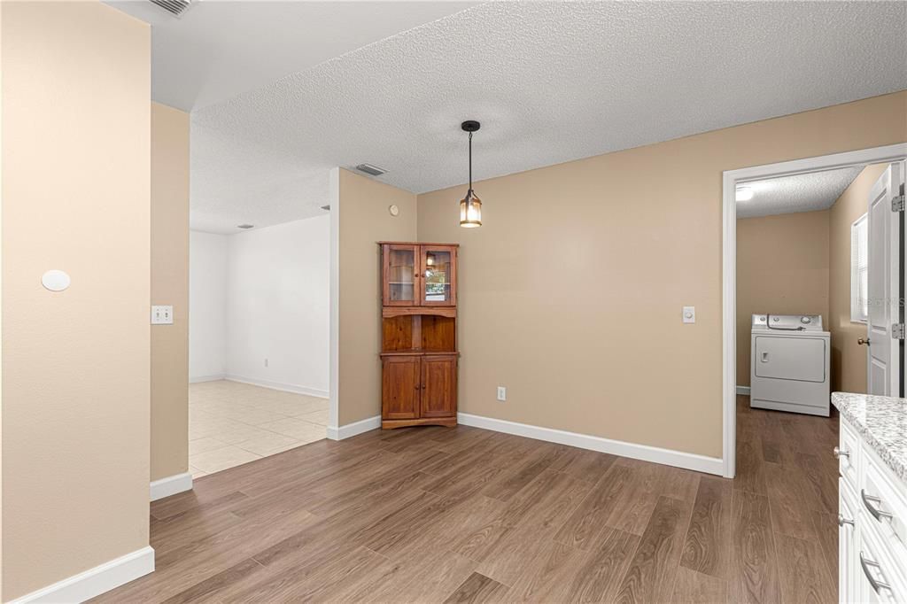 Active With Contract: $189,800 (2 beds, 1 baths, 840 Square Feet)