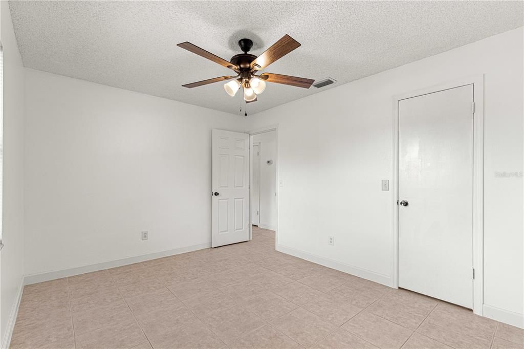 Active With Contract: $189,800 (2 beds, 1 baths, 840 Square Feet)