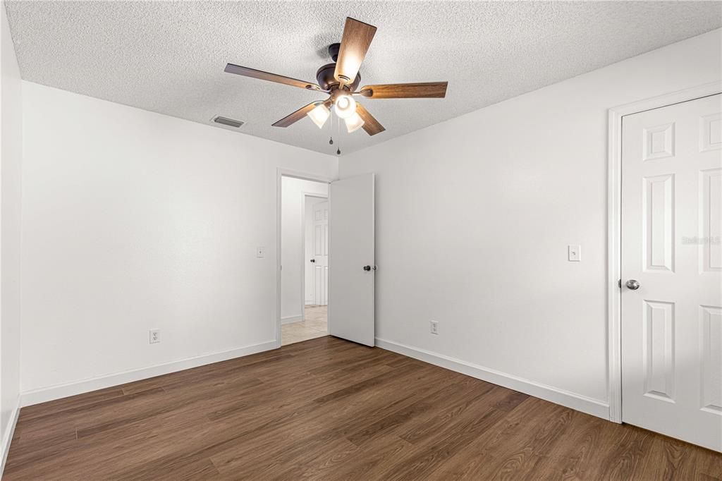 Active With Contract: $189,800 (2 beds, 1 baths, 840 Square Feet)