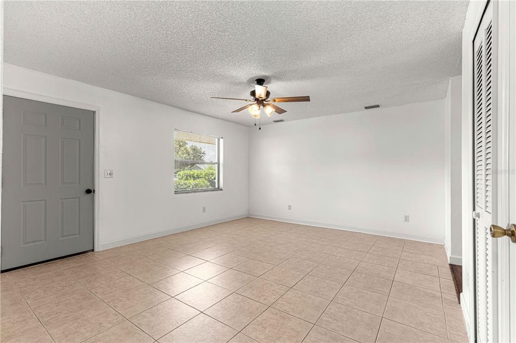 Active With Contract: $189,800 (2 beds, 1 baths, 840 Square Feet)