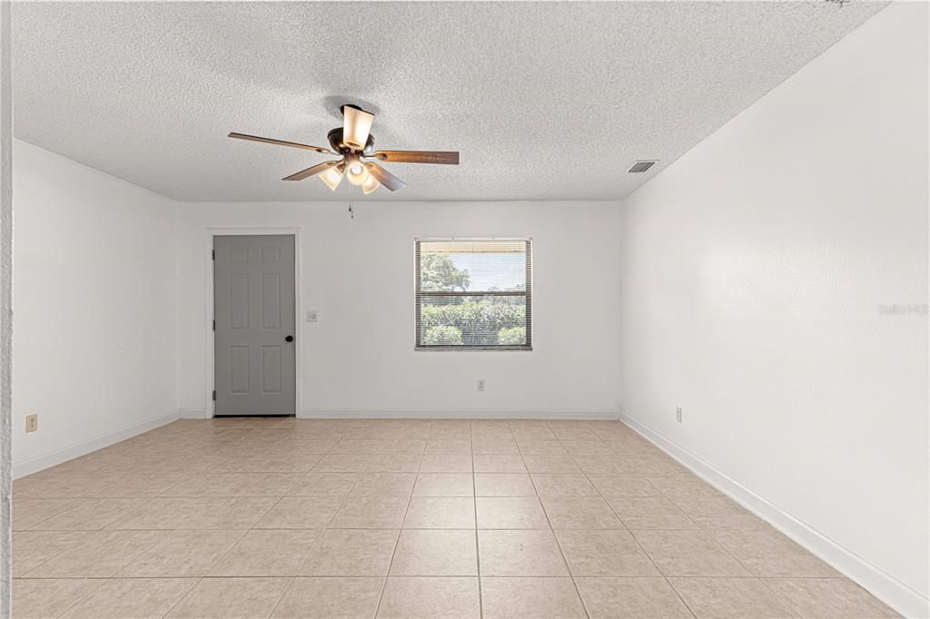 Active With Contract: $189,800 (2 beds, 1 baths, 840 Square Feet)