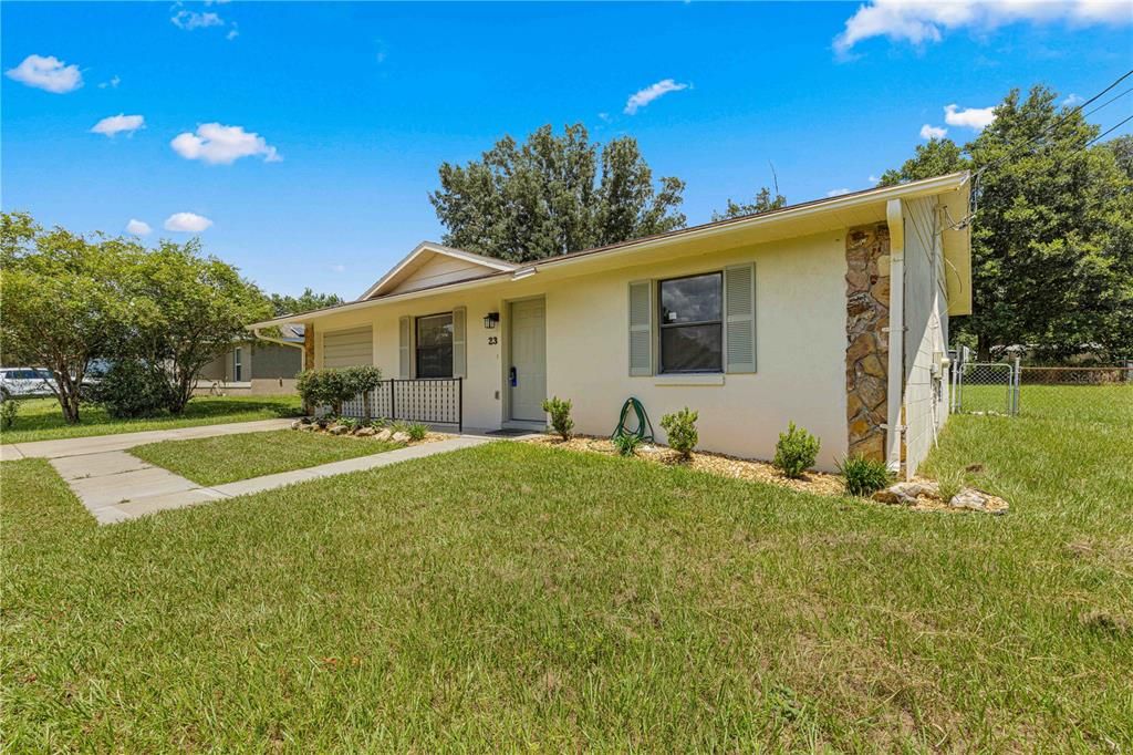 Active With Contract: $189,800 (2 beds, 1 baths, 840 Square Feet)