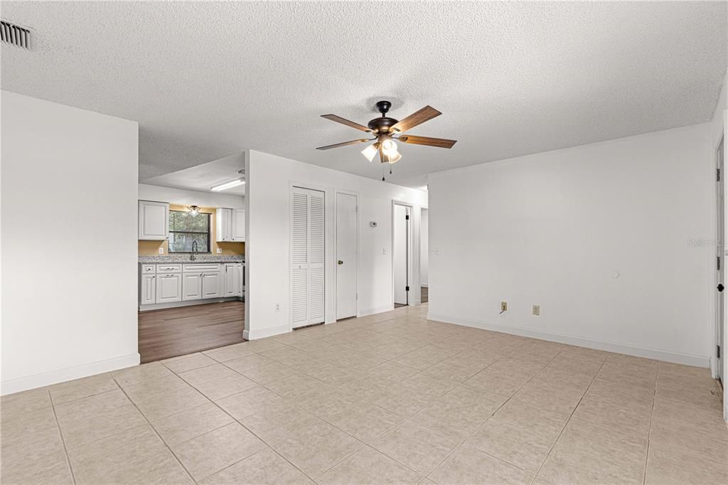 Active With Contract: $189,800 (2 beds, 1 baths, 840 Square Feet)