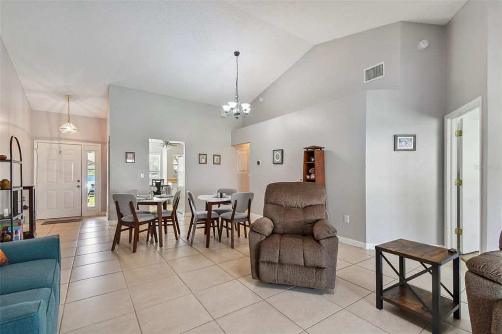 For Sale: $285,000 (2 beds, 2 baths, 1200 Square Feet)