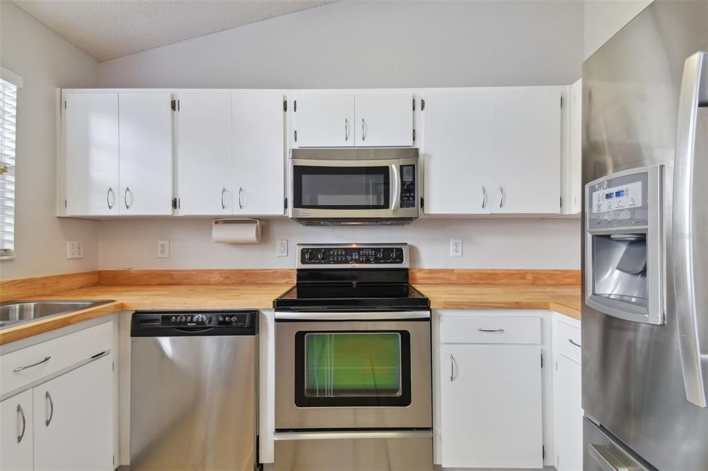 For Sale: $285,000 (2 beds, 2 baths, 1200 Square Feet)