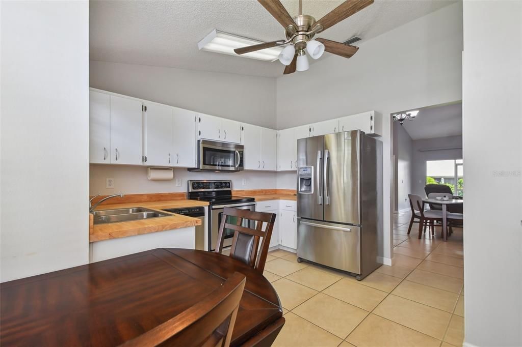 For Sale: $285,000 (2 beds, 2 baths, 1200 Square Feet)