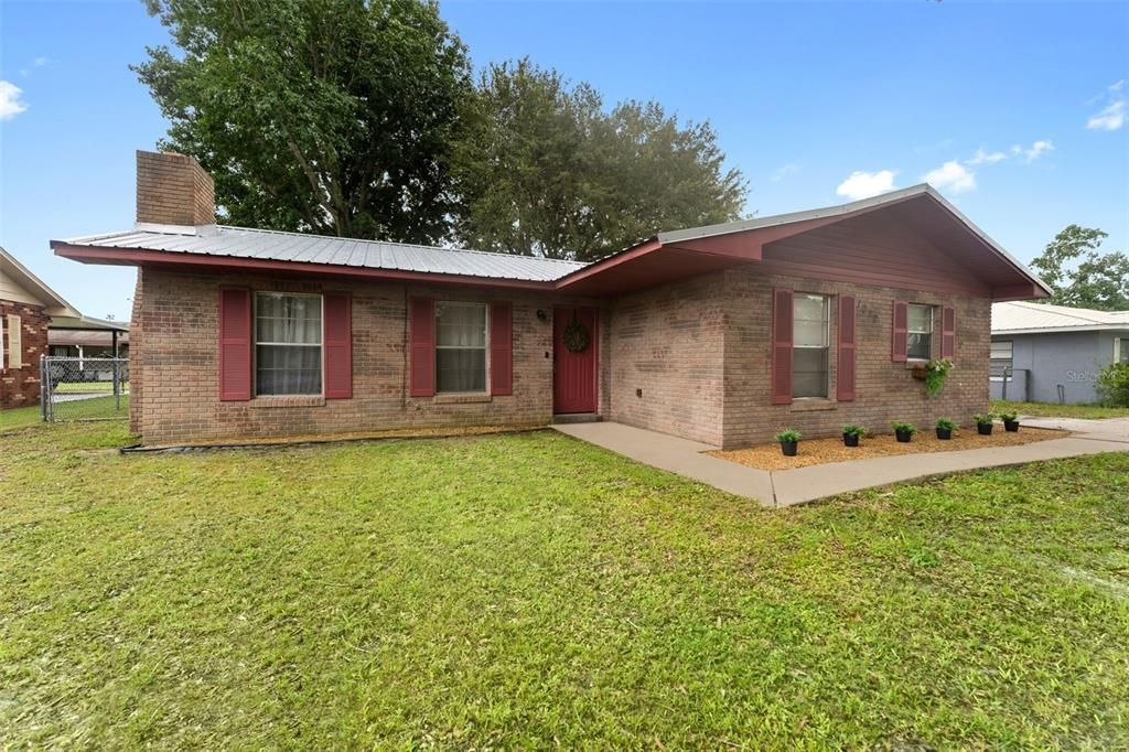 For Sale: $259,900 (3 beds, 2 baths, 1266 Square Feet)