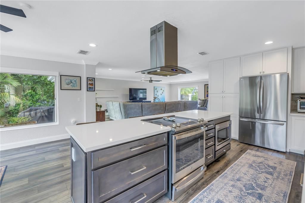 Active With Contract: $885,000 (4 beds, 4 baths, 2506 Square Feet)