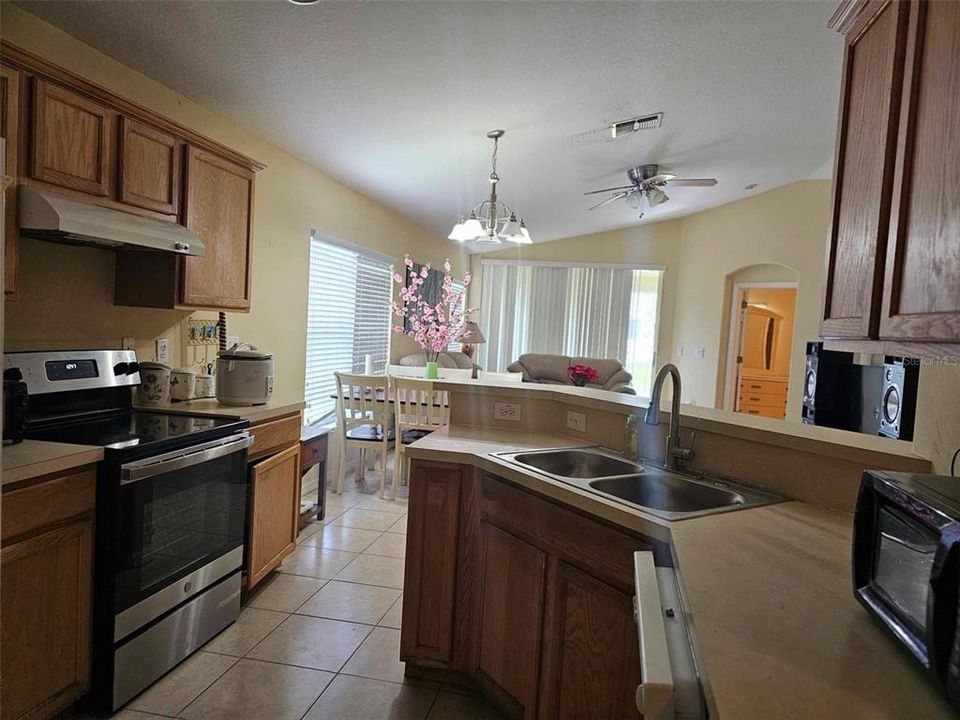 For Rent: $2,600 (3 beds, 2 baths, 1454 Square Feet)