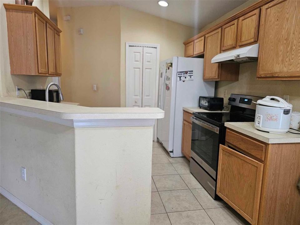 For Rent: $2,600 (3 beds, 2 baths, 1454 Square Feet)