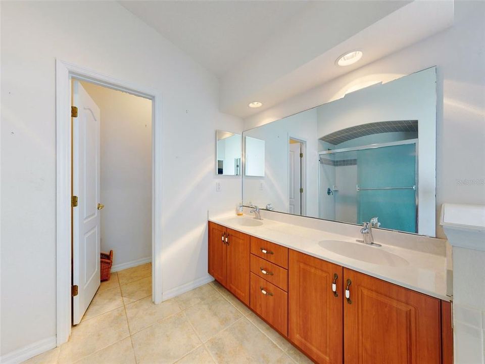 Active With Contract: $430,000 (4 beds, 2 baths, 2414 Square Feet)