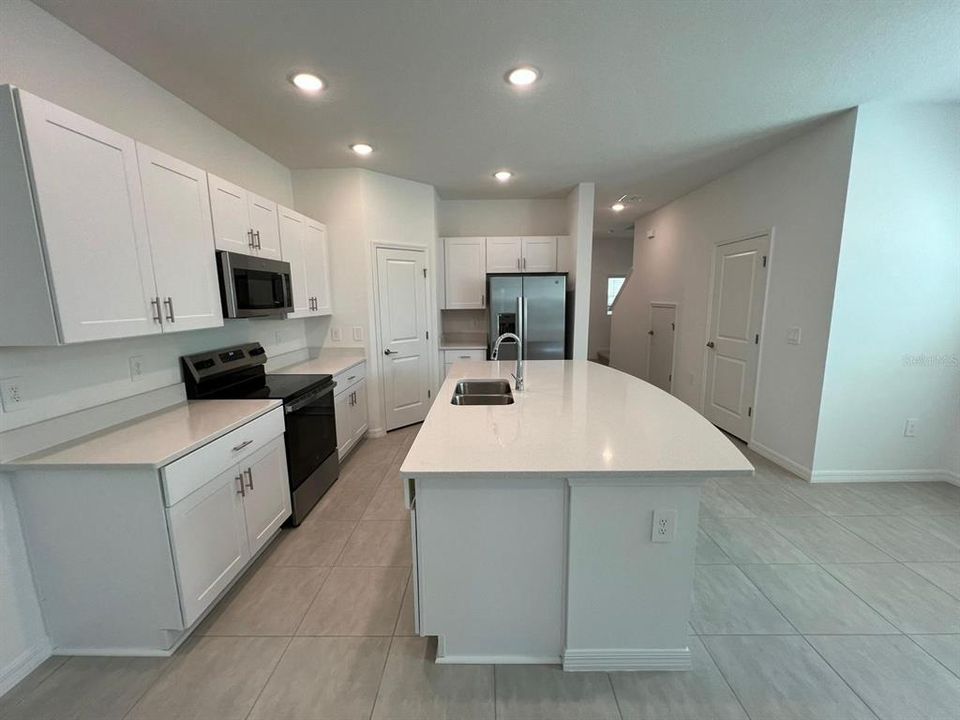 For Rent: $2,200 (3 beds, 2 baths, 1373 Square Feet)