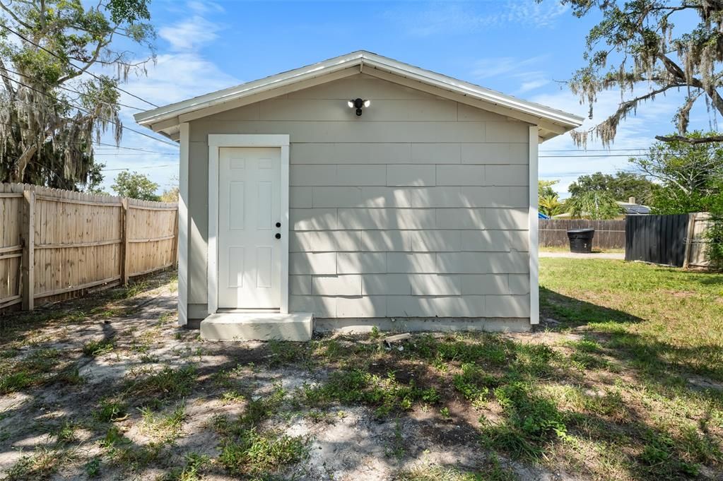 Active With Contract: $290,000 (3 beds, 1 baths, 988 Square Feet)