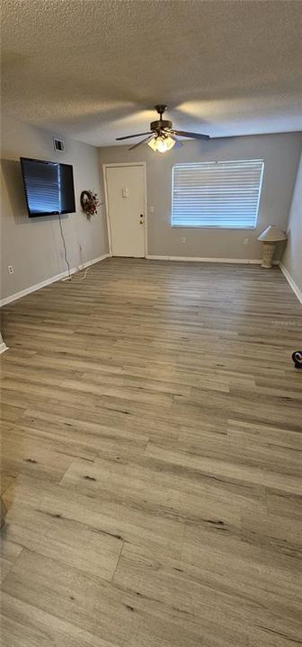 Active With Contract: $1,500 (2 beds, 1 baths, 1010 Square Feet)