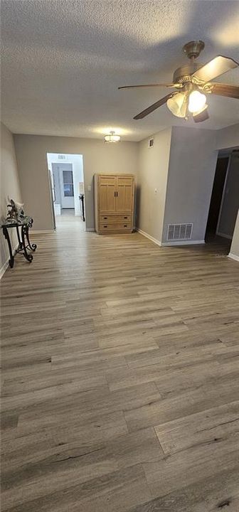 Active With Contract: $1,500 (2 beds, 1 baths, 1010 Square Feet)