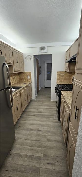 Active With Contract: $1,500 (2 beds, 1 baths, 1010 Square Feet)