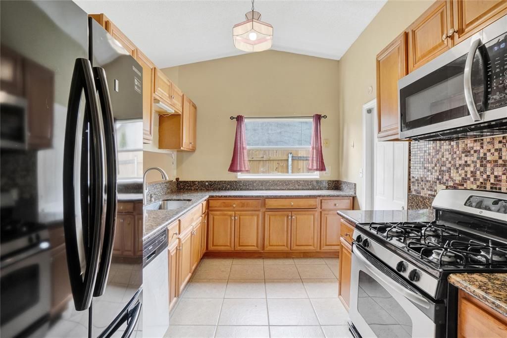 For Sale: $265,000 (3 beds, 2 baths, 1278 Square Feet)