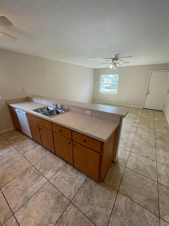 For Rent: $2,100 (3 beds, 2 baths, 1152 Square Feet)