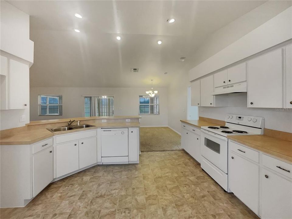 For Sale: $310,000 (3 beds, 2 baths, 1681 Square Feet)