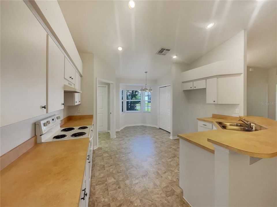 For Sale: $310,000 (3 beds, 2 baths, 1681 Square Feet)