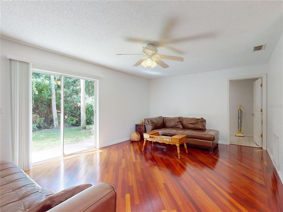 Living room w wood floors