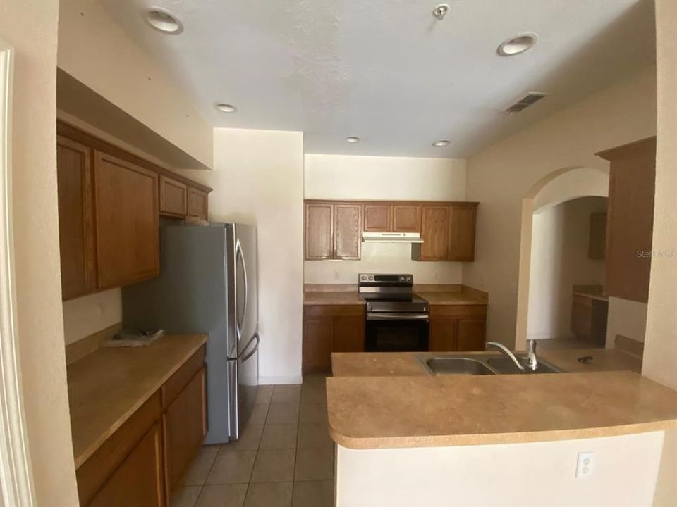 Active With Contract: $2,100 (3 beds, 2 baths, 2013 Square Feet)