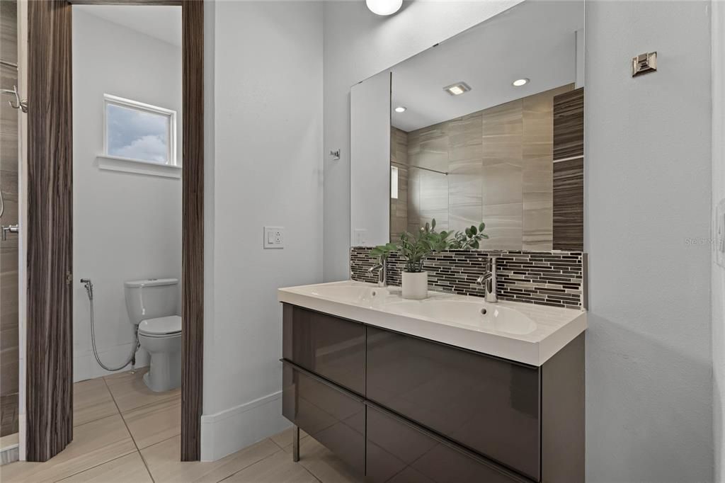 Active With Contract: $550,000 (3 beds, 4 baths, 2542 Square Feet)