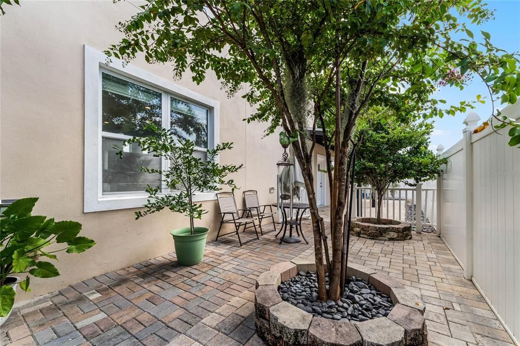 Active With Contract: $550,000 (3 beds, 4 baths, 2542 Square Feet)