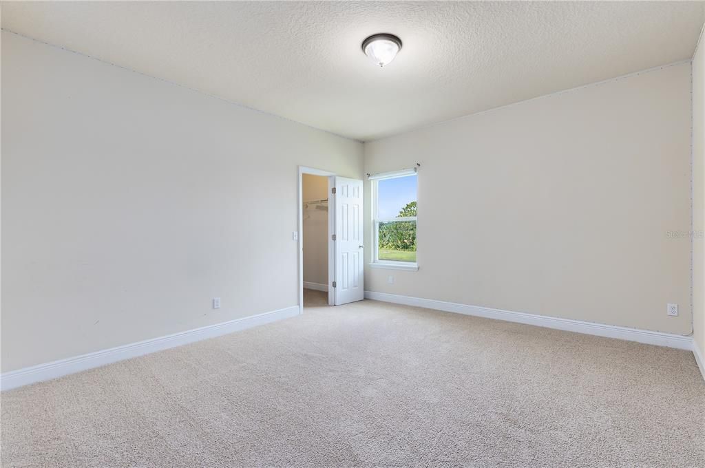 Upstairs Bedroom 7 w/ Walk in Closet