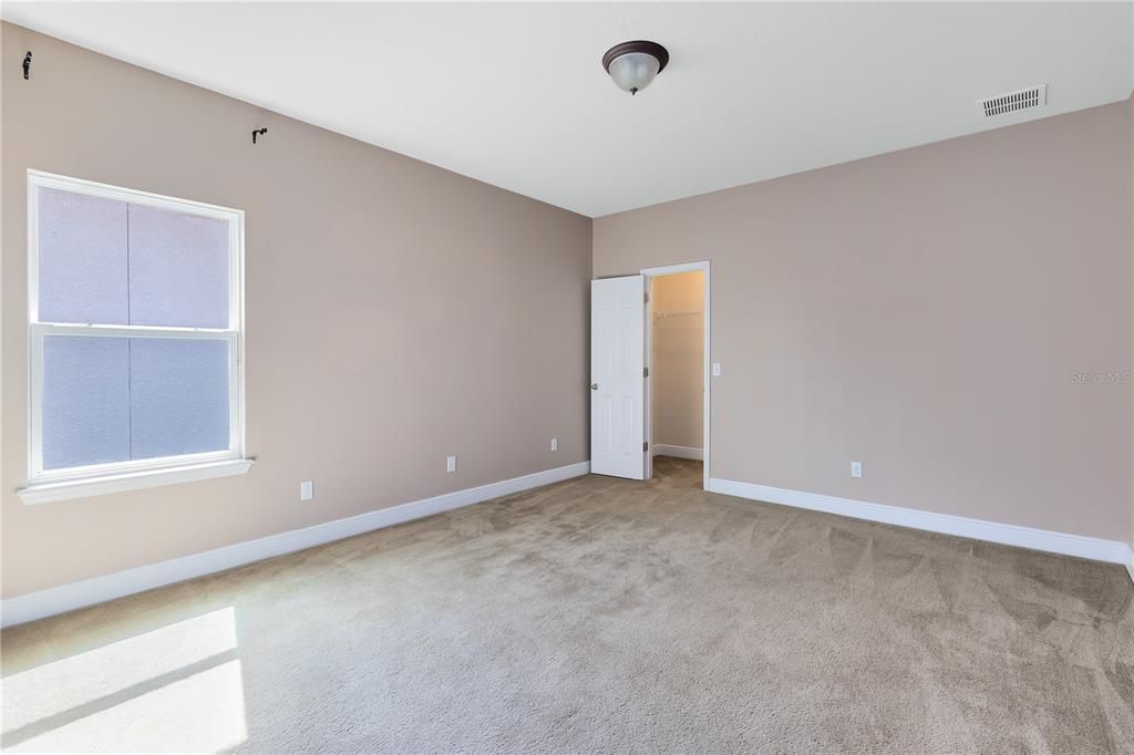 Upstairs Bedroom 5 w/ Walk in Closet