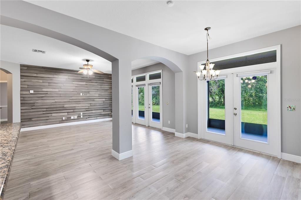 Secondary eating area - Breakfast nook