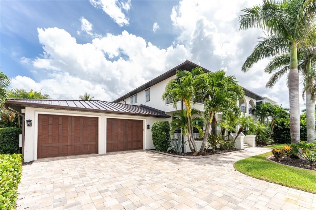 For Sale: $1,975,000 (4 beds, 4 baths, 4028 Square Feet)