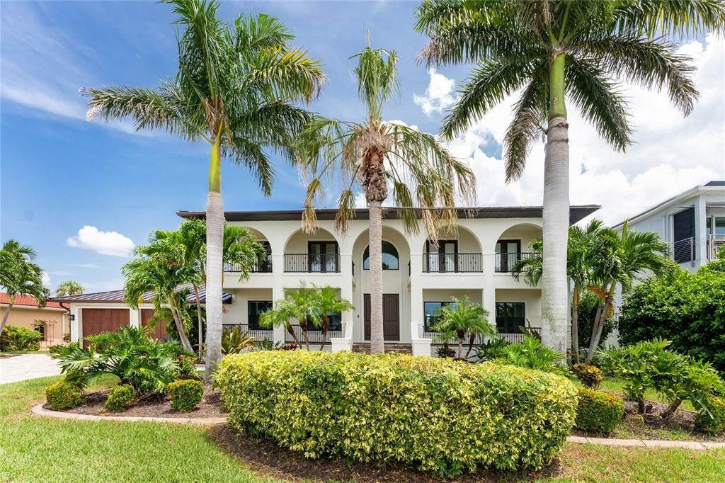 For Sale: $1,975,000 (4 beds, 4 baths, 4028 Square Feet)